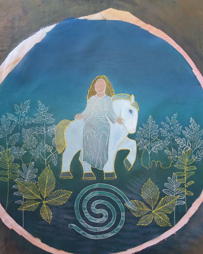 peinture-housse-tambour-chamanique-motif-femme-poney-spirale