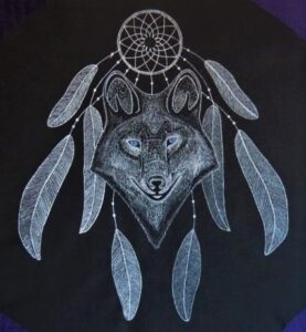 fabrication-artisanale-sur mesure-sac-tambour-loup-plumes-attrappe-rêves