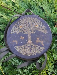 realisation-sac-à-dos-tambour--cuir-et-lin-arbre-de-vie