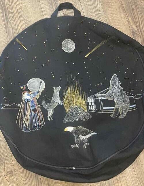 sac bandoulière pour tambour chamanique créé sur mesure motif ours aigle chaman