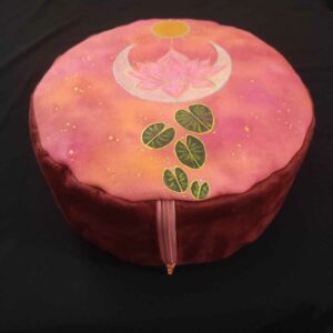 coussin de méditation sur mesure peint à la main , création artisanale d'Aflorescence