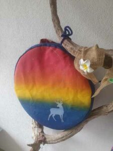 fabrication d'une sacoche pour tambour artisanale avec motif cerf - Aflorescence