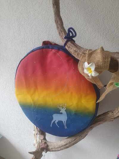 fabrication d'une sacoche pour tambour artisanale avec motif cerf - Aflorescence