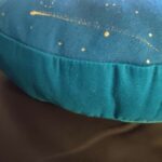 Housse de coussin de méditation motif fleur de vie sur mesure peinte à la main par Aflorescence