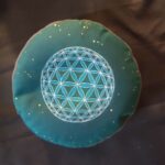 coussin de méditation motif fleur de vie 3D peint à la main par aflorescence