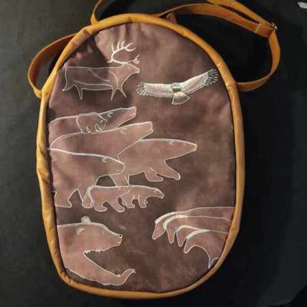 sac en cuir ovale pour tambour chamanique, sur mesure et peint à la main par Aflorescence
