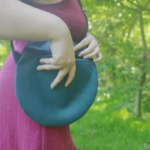 sac bandoulière en tissu avec motif double fleur de vie bleu fait main par Aflorescence