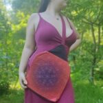 sac bandoulière en tissu avec motif double fleur de vie peint à la main par Aflorescence