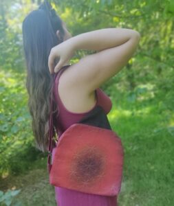 sac bandoulière artisanal avec 2 fleurs de vie entrelacées peintes à la main par Aflorescence -pièce unique 