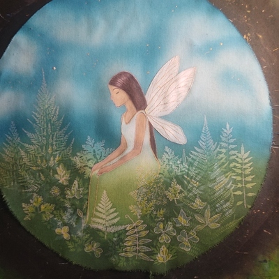 peinture pour sac tambour personnalisée motif fée dans la nature