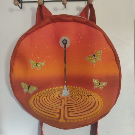 housse pour tambour chamanique sur mesure motif labyrinthe et papillons