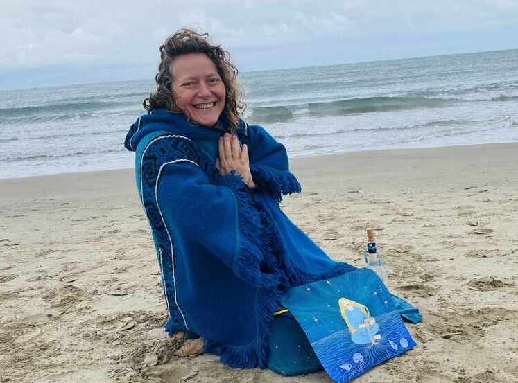 sac pour tambour chamanique cousu sur mesure et peint à la main motif triskel entouré d'animaux