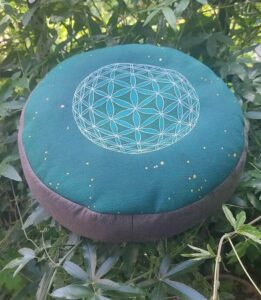 coussin de méditation peint à la main et cousu sur mesure avec fleur de vie 3D