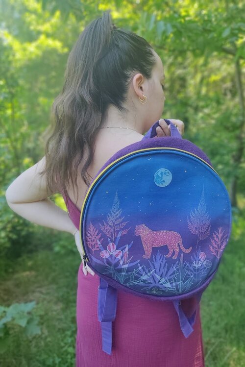 sac à dos pour un petit tambour chamanique motif panthère
